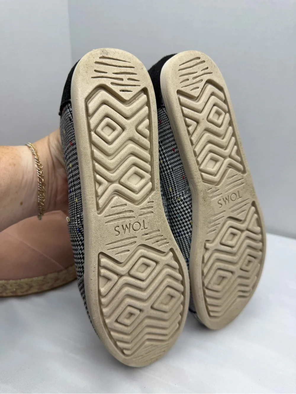 Toms pair women